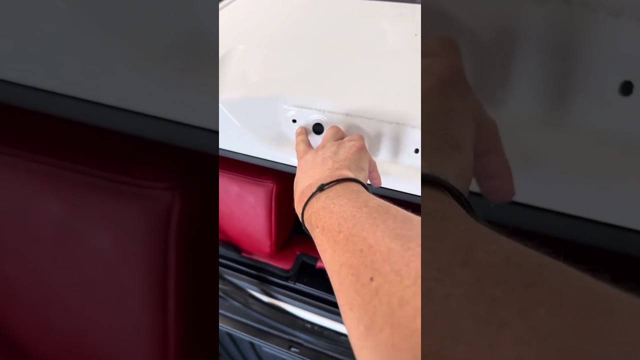 Toyota Tundra - (2022-2023)3rd Gen high mount brake (3rd brake) light & roof antenna removal
