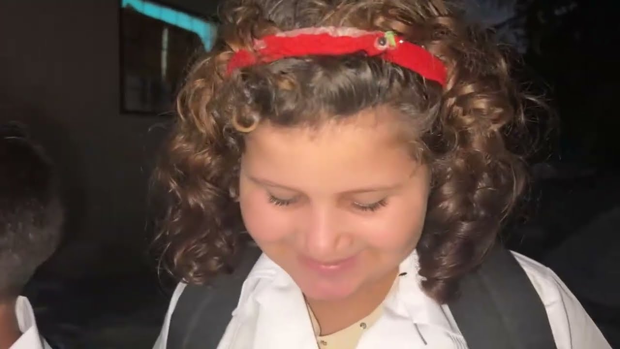 con nery entrenándole los uniformes completos a la hermana se dilber para sus hijos gracias a Joel