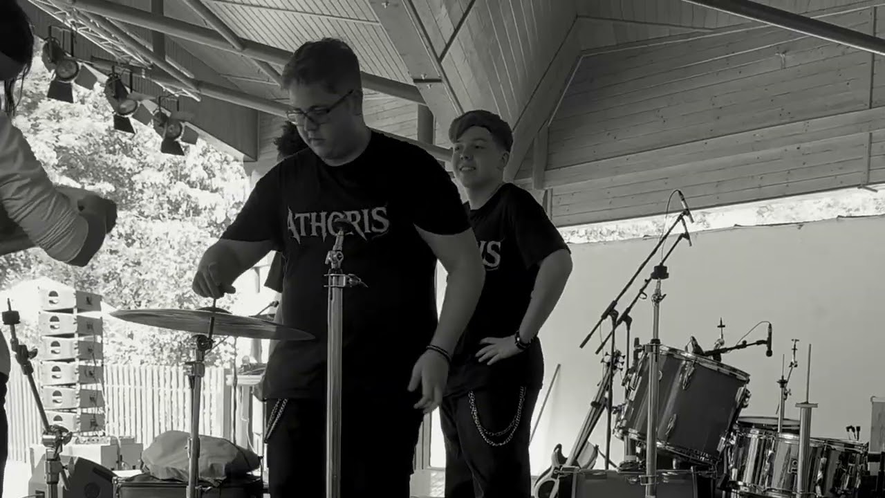 Athoris - Alive (Official Video)