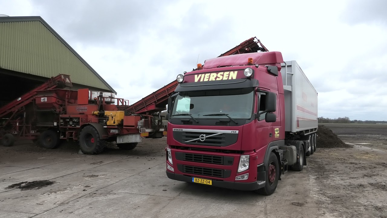 AARDAPPELS LADEN MET EEN AHLMANN AZ 85 T VIERSEN VOLVO