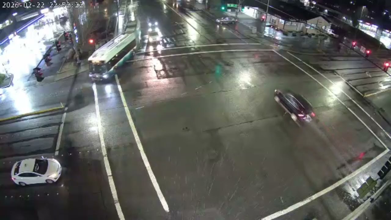 Seattle: Bad Driver Runs Red Light Crashes 