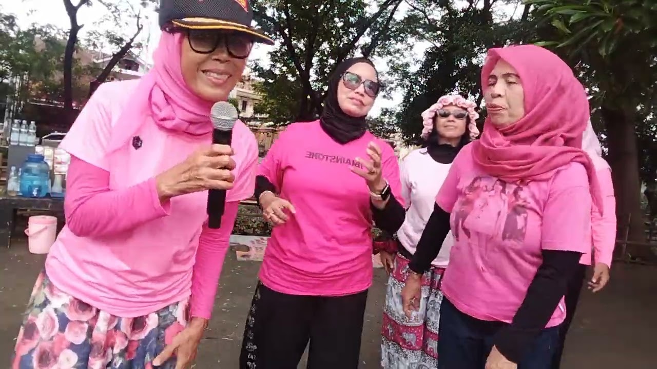 Setangkai bunga padi di BKT by Rossy Granat 