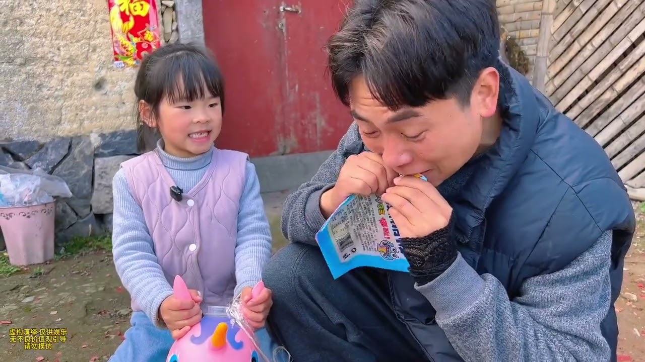 与萌娃简单吃一份手撕糖板糖果，软软糯糯，酸酸甜甜的，太解馋了