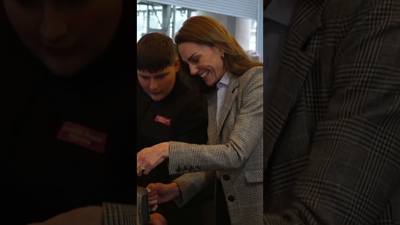 Sweet moment: Princess Kate makes Prince William a coffee ☕👑