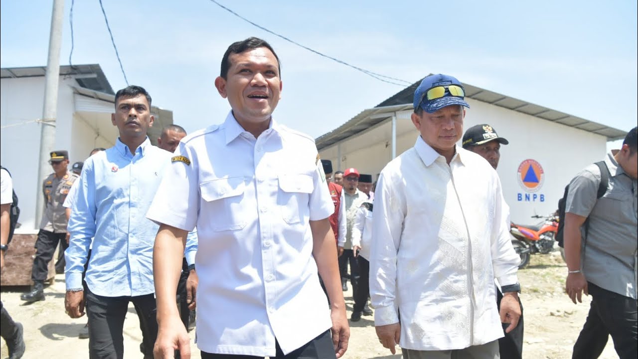 Wagub Aceh Dampingi Mendagri dan Mensos Tinjau Huntara serta Serahkan Bantuan Korban Bencana 