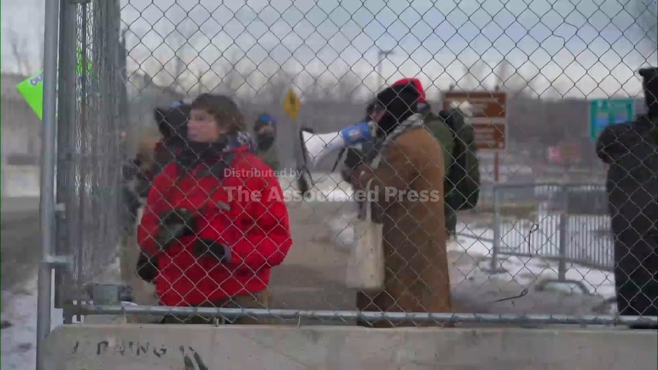 Residents react to drawdown of 700 immigration officers from Minnesota