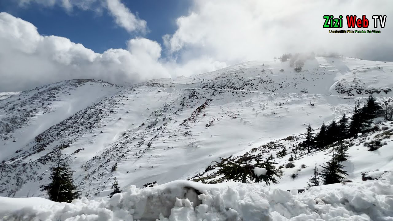 Balade Sous La Neige Sur La Route Du Col De Tirourda à Iferhounène à Tizi-Ouzou …