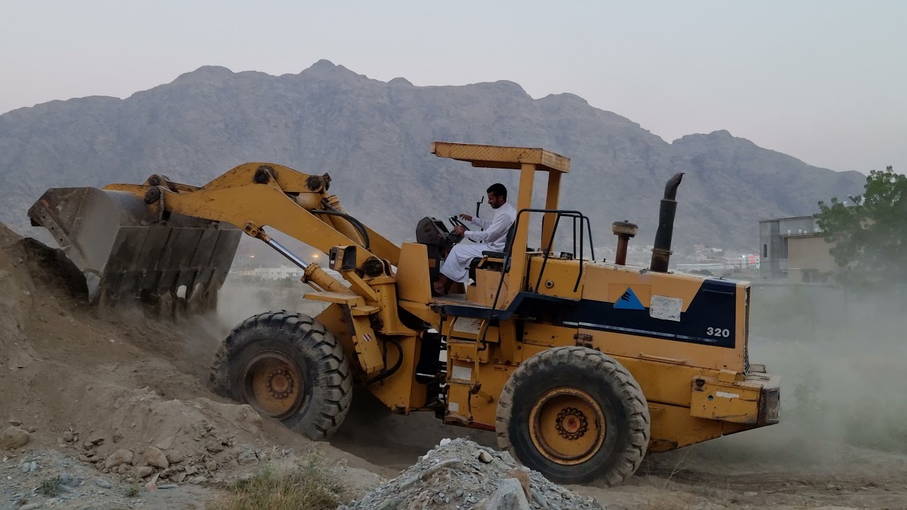 للبيع شيول كوماتسو 320 بقشان komatsu 1995