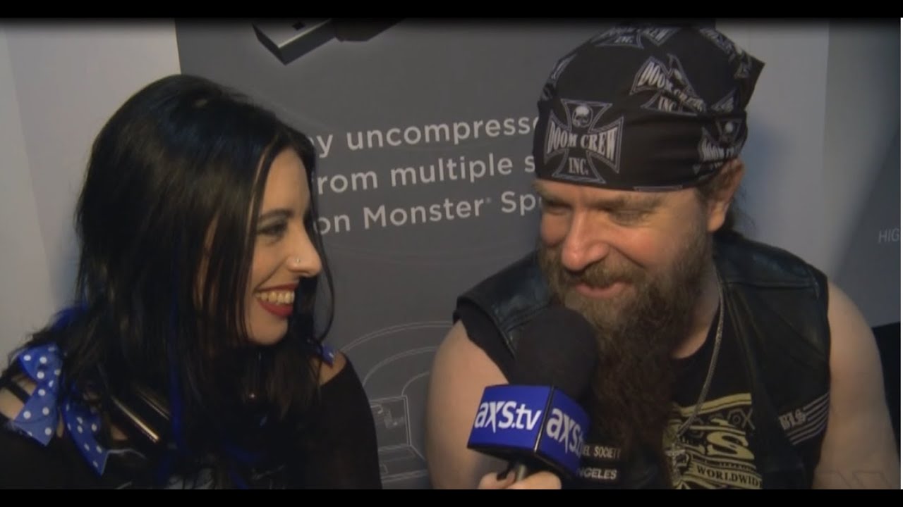 Zakk Wylde took a vow not to bathe, because he likes it @ NAMM 2013!