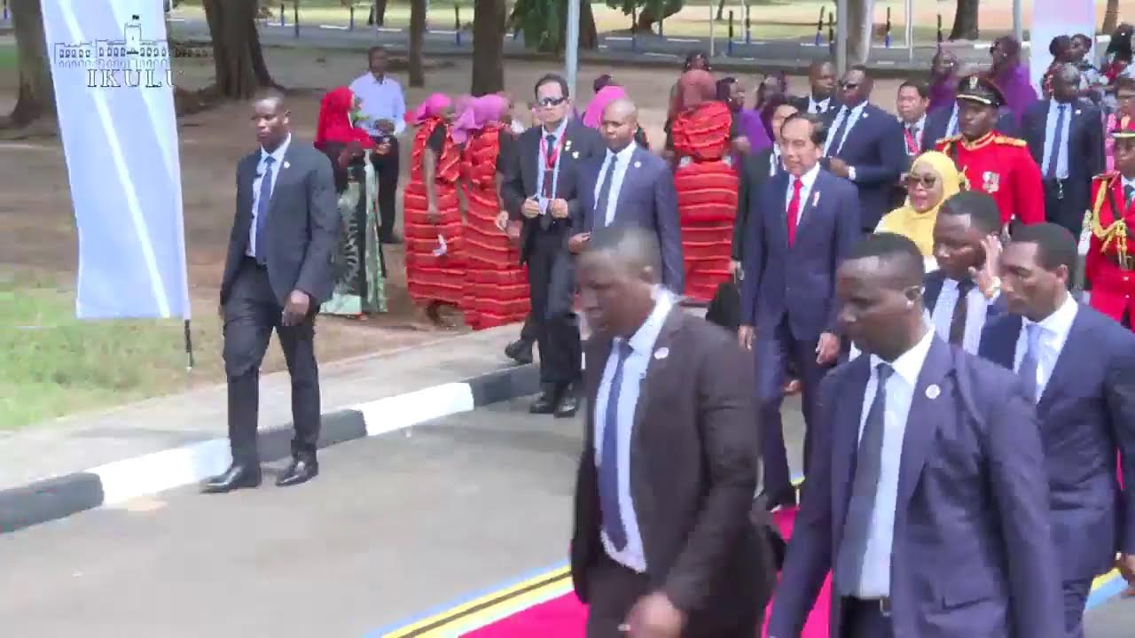 MHE. RAIS SAMIA AKIMPOKEA RAIS WA JAMHURI YA INDONESIA MHE. JOKO WIDODO -IKULU, DAR