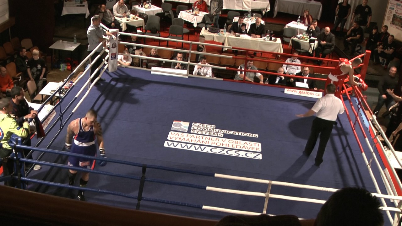 semifinále MCR boxu Jicin 7 12 2013 81kg David Hunanyan vs Tomáš Bezvoda 1kolo