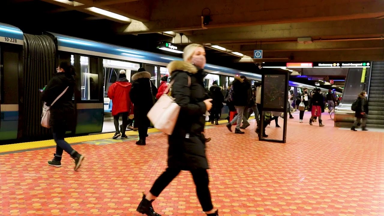 [Montreal Métro] Rush Hour Action At Lionel-Groulx