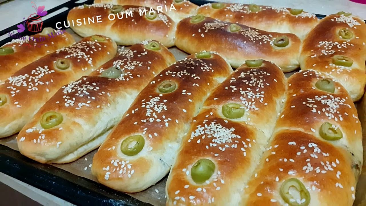 خبيزات مثل القطن محشية بالمرقاز وكريمة الجبن/Petits pains farcis aux merguez et sauce fromagère