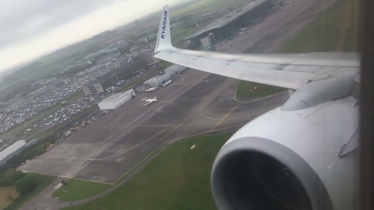 Ryanair Boeing 737-800 takeoff from Cork Airport
