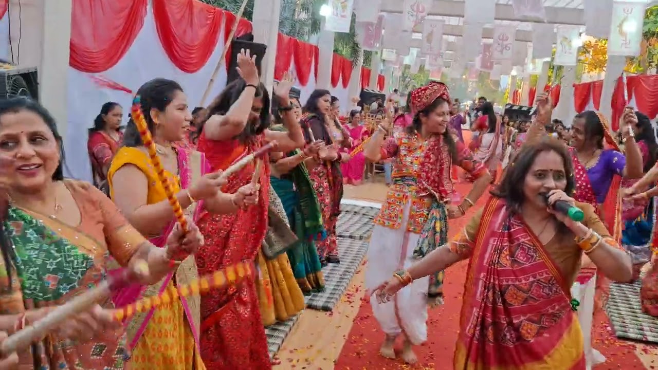 Aanand garba group. Mathura nagri Vadodara nita patel 
