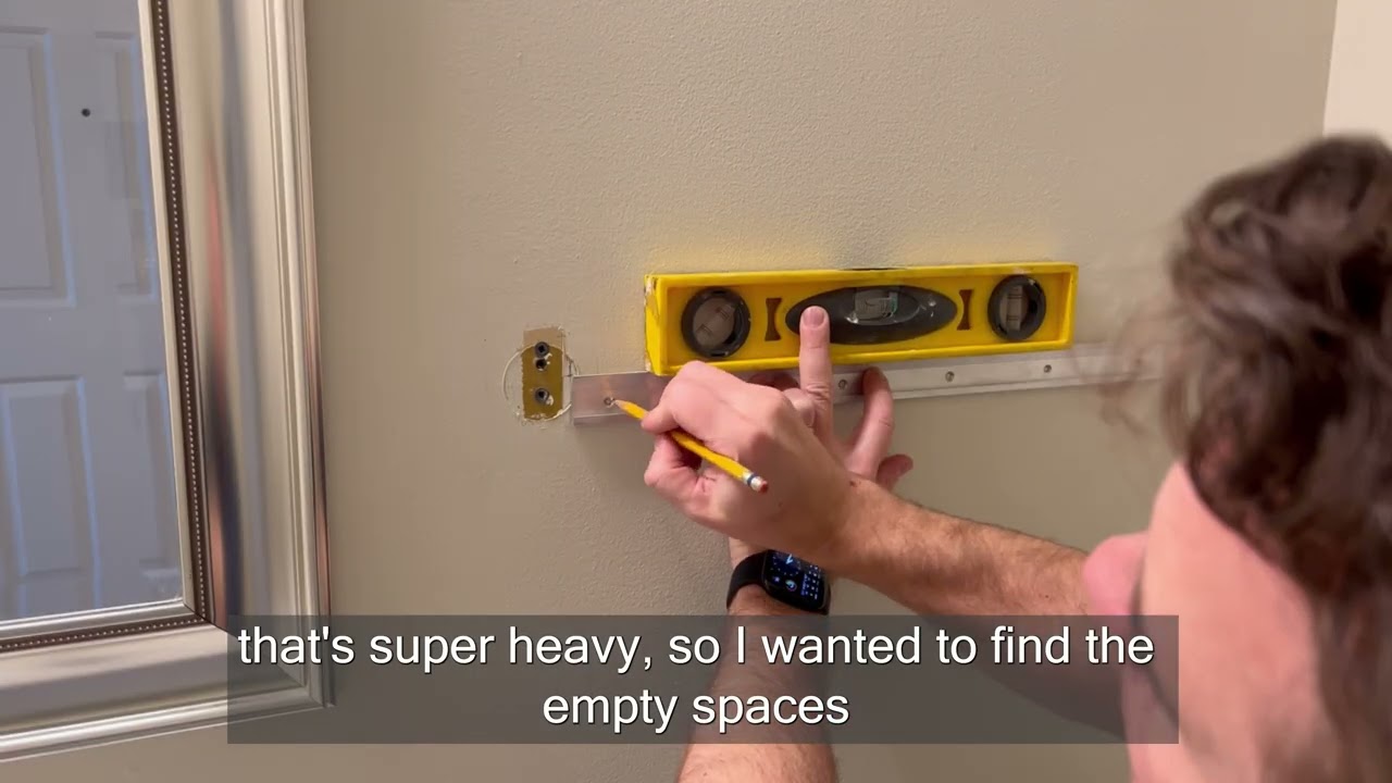 Эта стена была завалена трубами и проводами… Как @RLLWoodworks установили полку, не задев их 🛠️