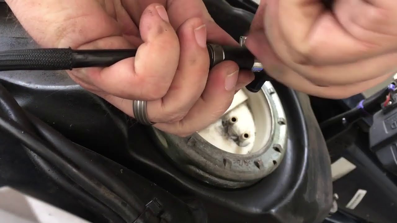 Replacing the fuel fitting on a BMW R 1200 GS