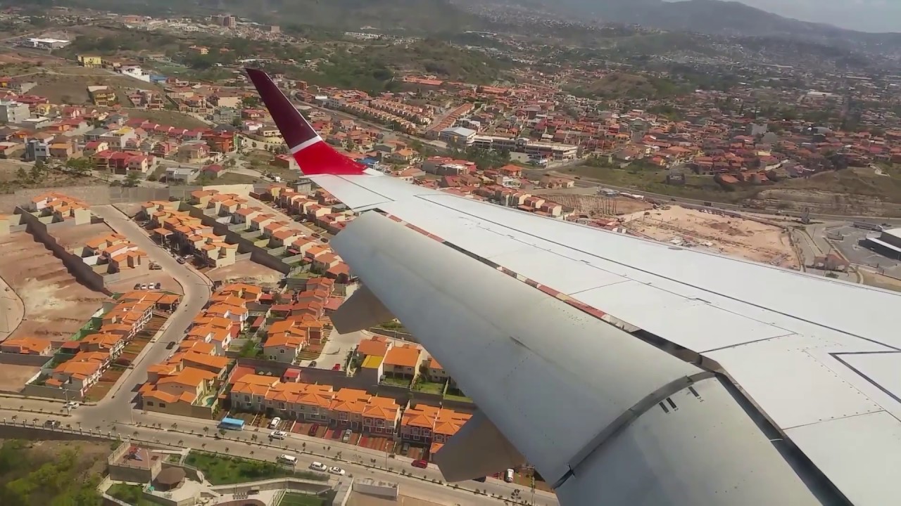 DANGEROUS Approach! Landing at Toncontin International Airport - Tegucigalpa, Honduras