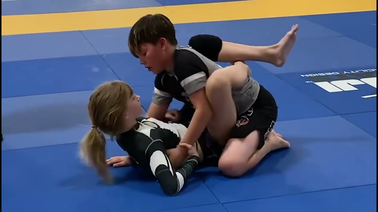 POWER💪 BATTLE GIRL VS BOY 👩‍🦰, 👨‍🦱 AND SPEED VS STENGHT 💫 WRESTLING #wrestlemania #bjj #jiujitsu 