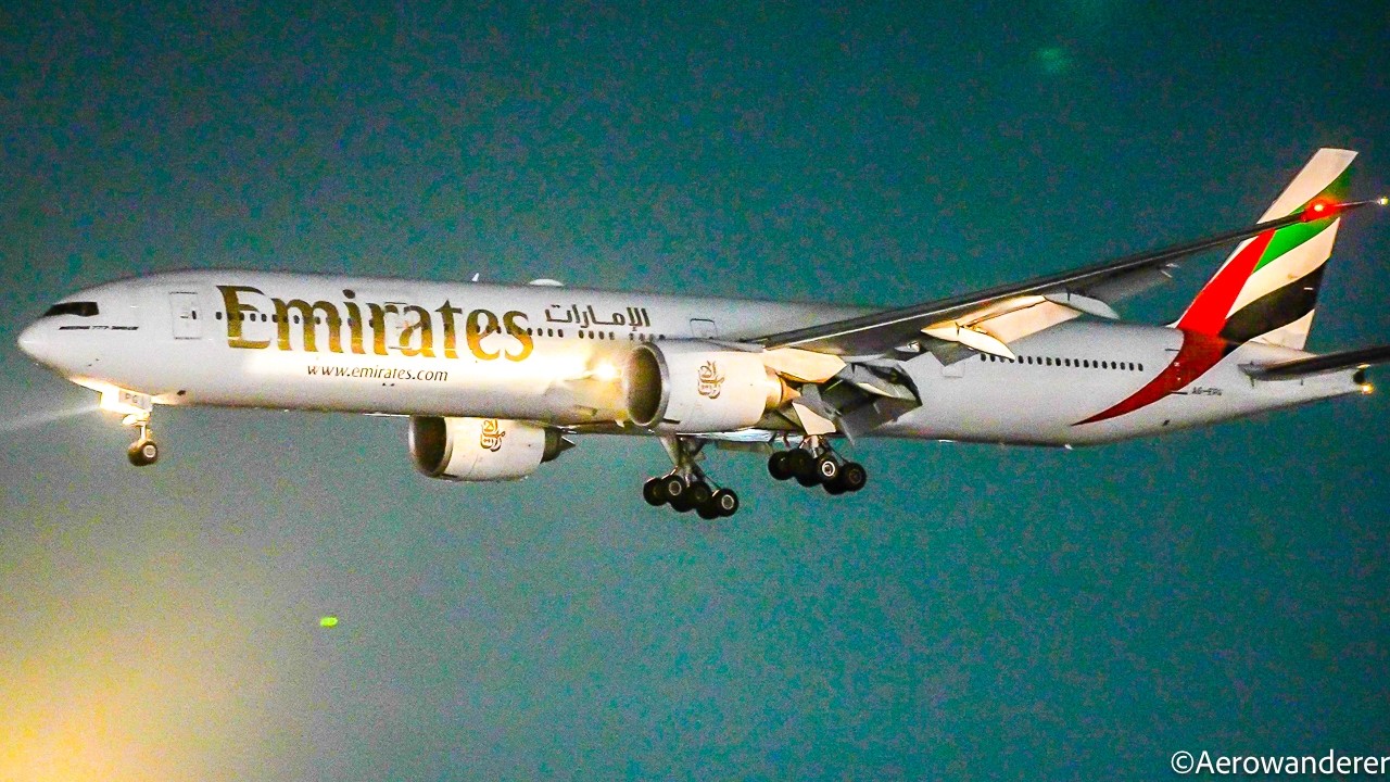 ✈️ NIGHT PLANE SPOTTING at CHENNAI AIRPORT 🇮🇳 | CLOSE UP Aircraft LANDINGS & TAKEOFFS