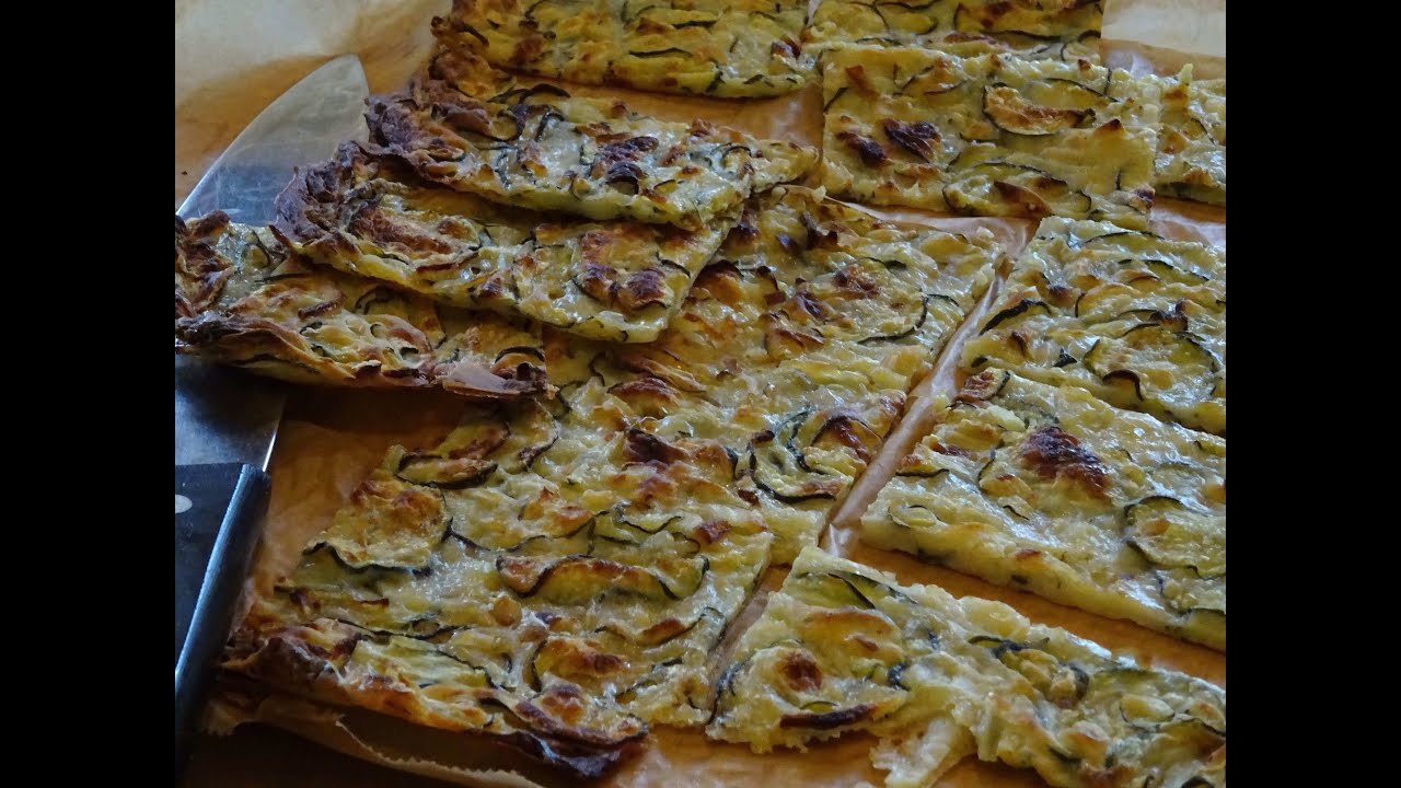 Italienischer Zucchiniblechkuchen oder Scarpaccia