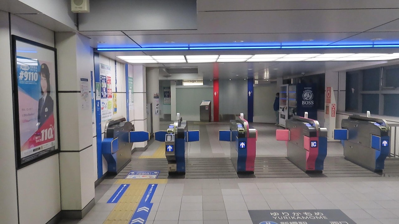 【新橋駅】都営浅草線２番線（押上・成田空港方面）からゆりかもめ