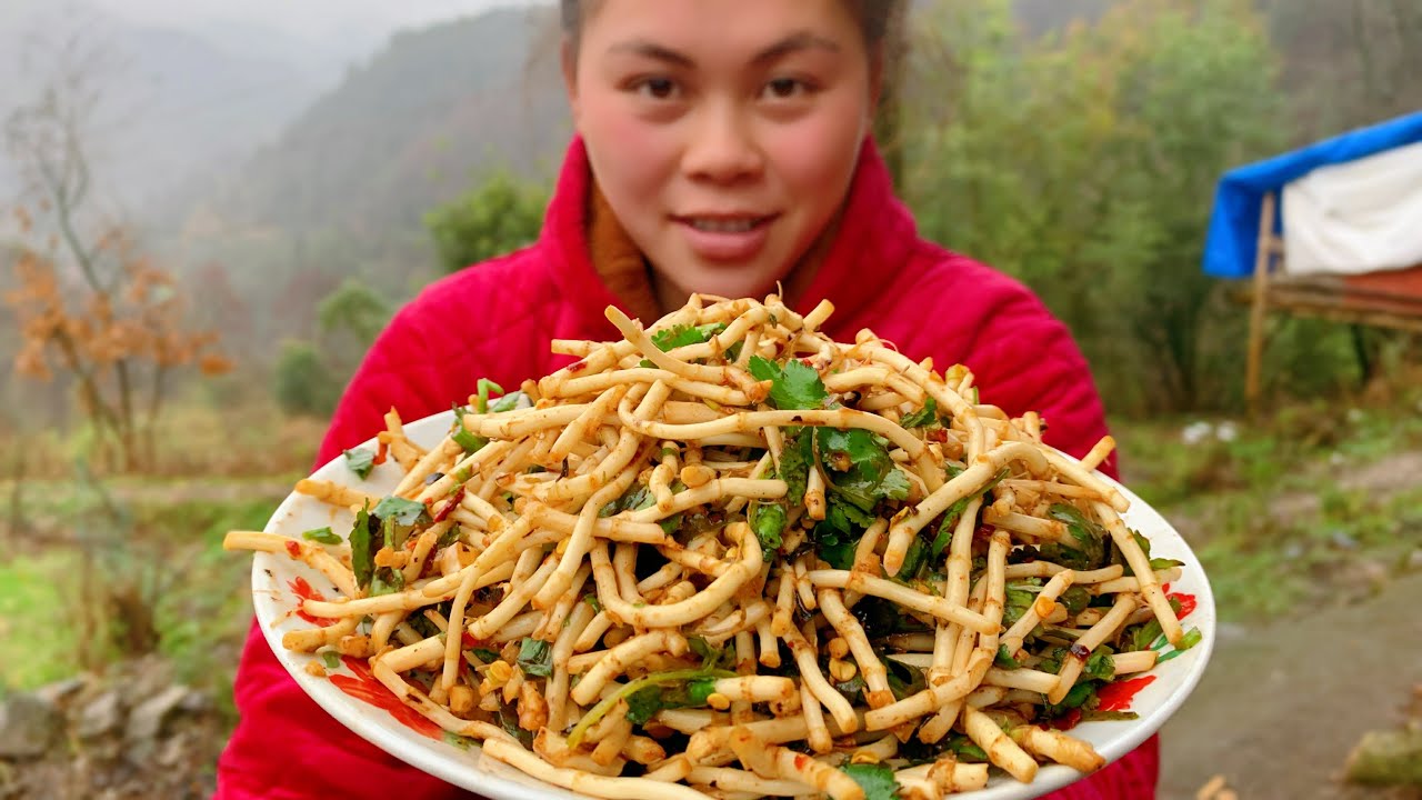 歐妹今天吃折耳根，加堆自製糊辣椒，一大盤吃完再來碗米粉超過癮record my rural life