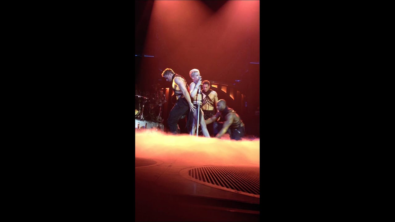 P!nk - Truth About Love Tour - Stockholm 130526 - Wicked Game (by Chris Isaak)