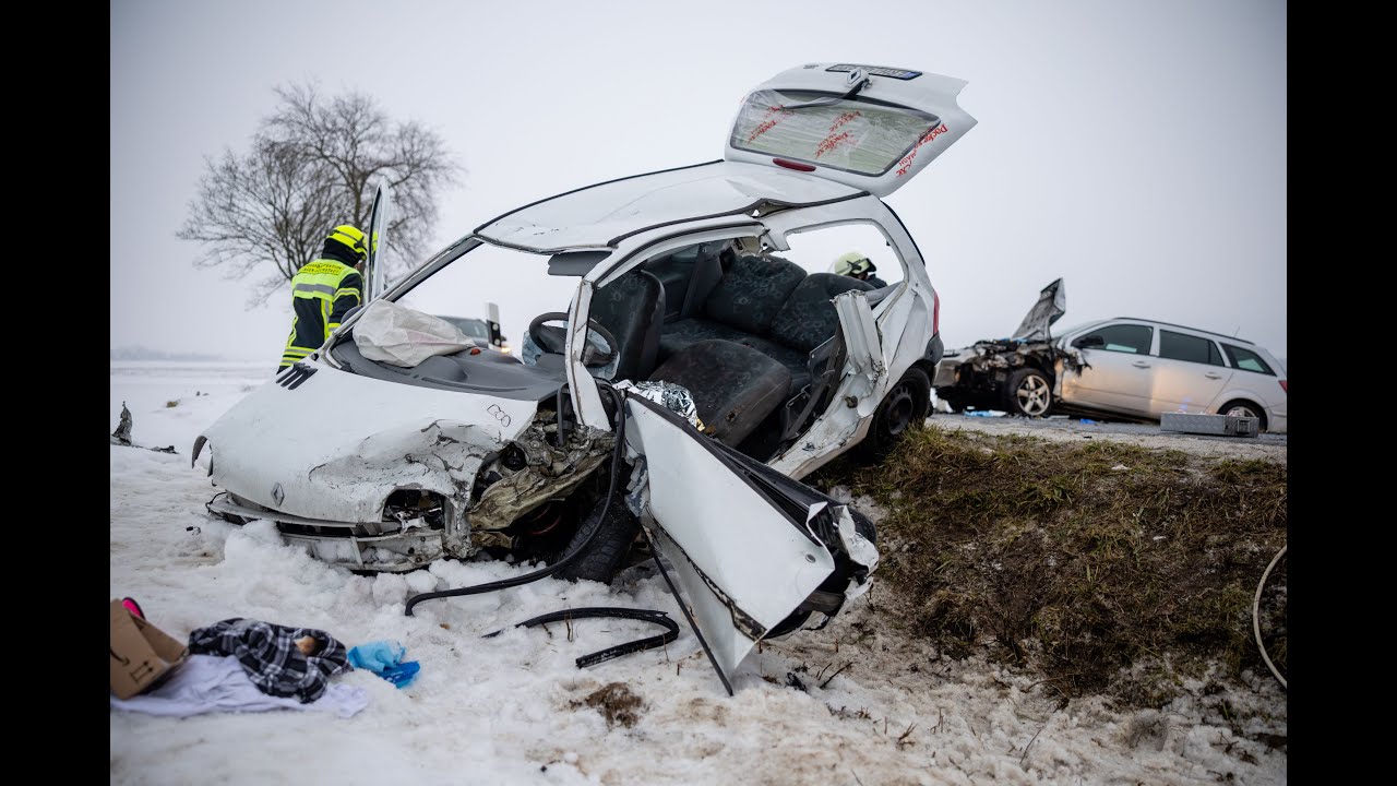 18-jährige Fahrerin bei Frontal-Crash schwer verletzt