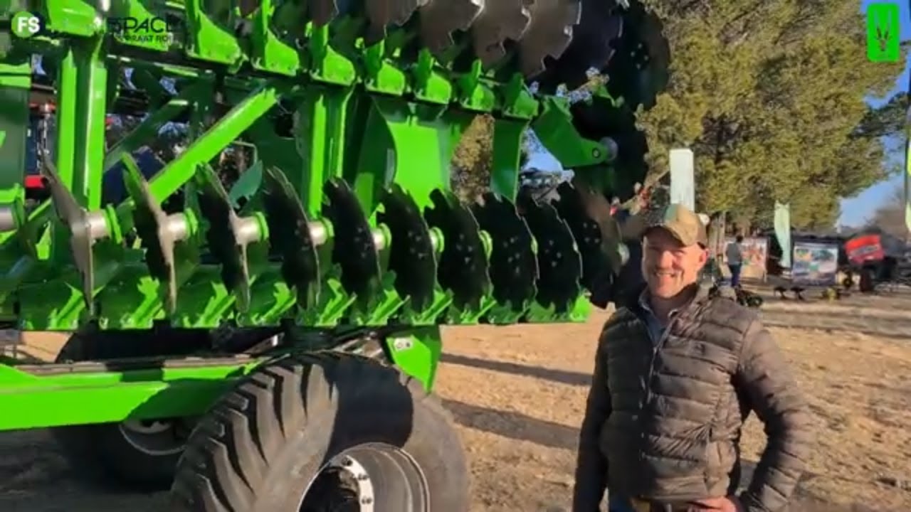 Hoe werk 'n 12m hoëspoeddis? Hendri van Bok Implemente vertel ons meer.