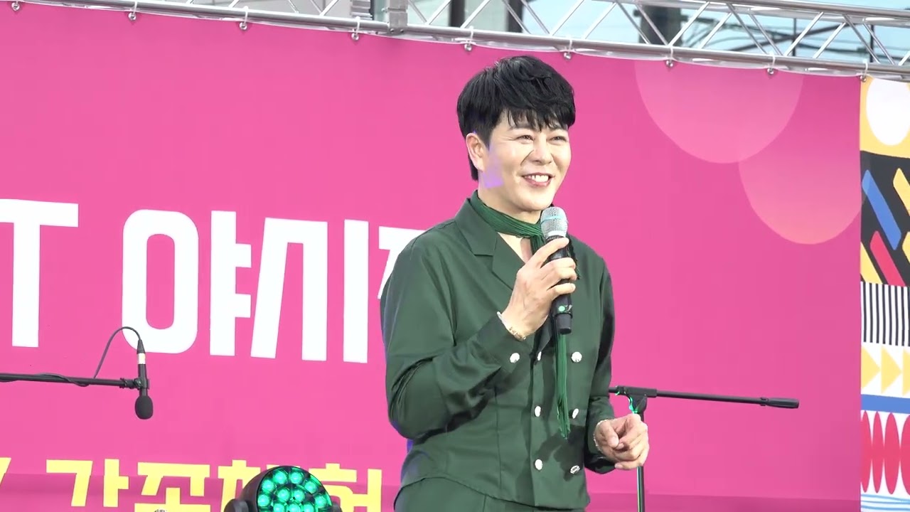 트롯트인기가요. 그 집 앞 커버 - 가수 이루네 - 홍대 레드로드 ART 야시장 2025 버스킹 .