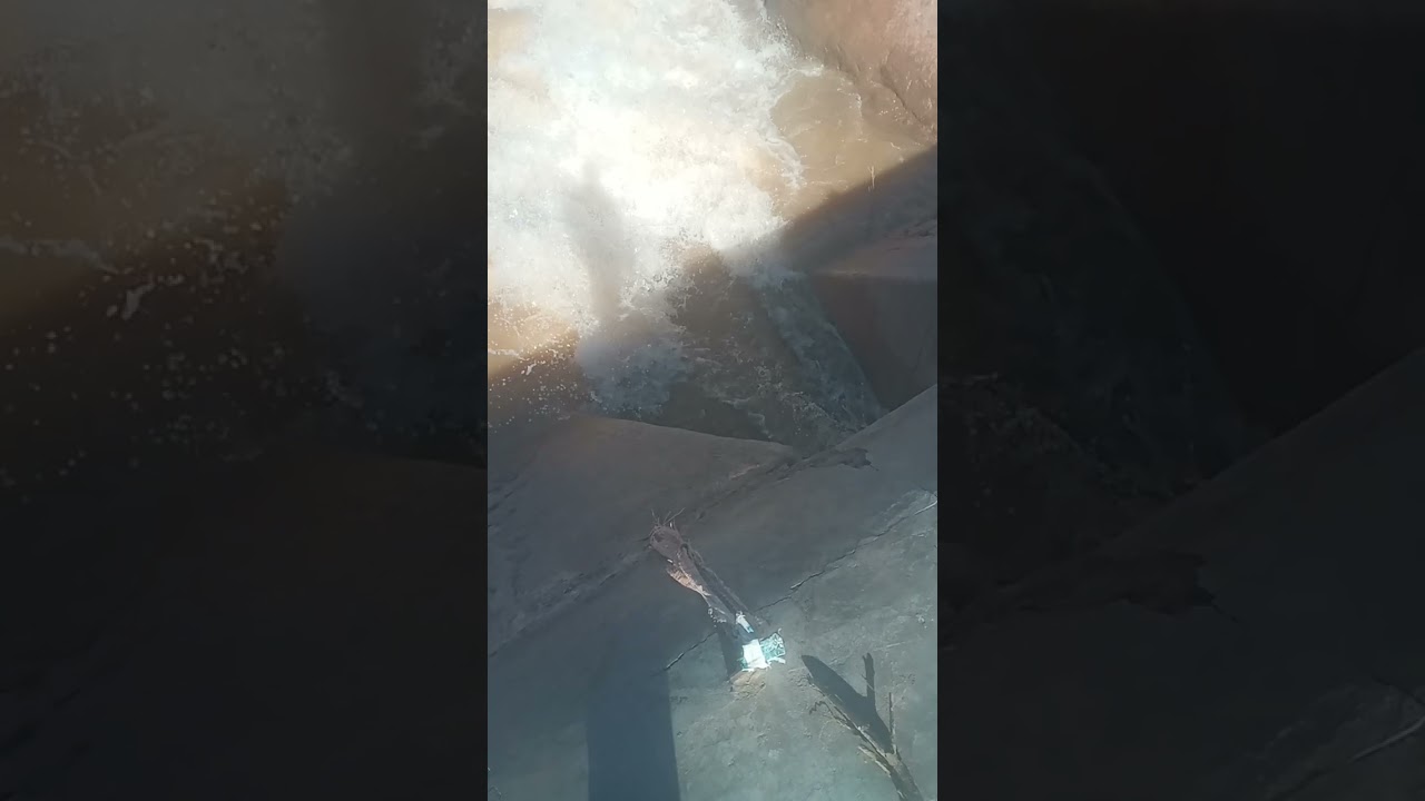 من هنا من نفس المكان السابق حيث يلاحظ جليا انحسار المياه بشكل تدريجي ،اللهم اشملنا برحمتك يالله
