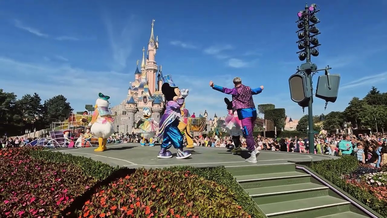 Disneyland Paris - Dream ... and Shine Brighter - Geburtstagsparade and Show 30. Birthday & Jubiläum