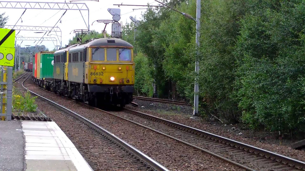 86632 & 86627 at Coatbridge Central Station. 14/08/15