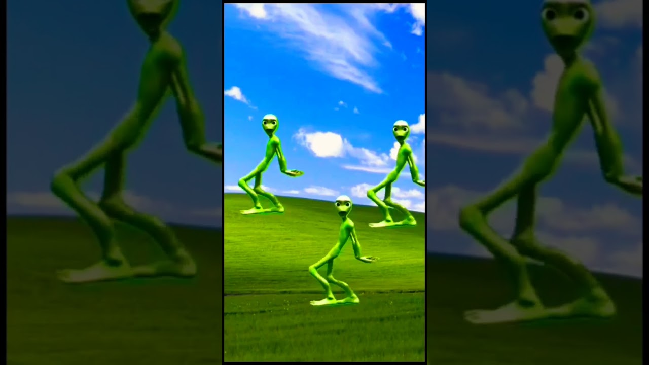 green alien funny dance| 🍏🥬#yeşil #greenscreen #uzaylı #redaliens #alienisolation