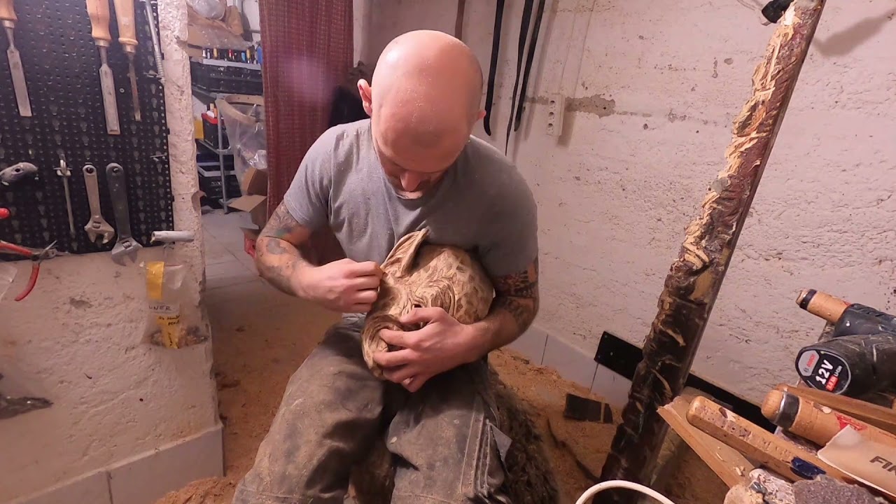 Die Entstehung einer Krampusmaske.