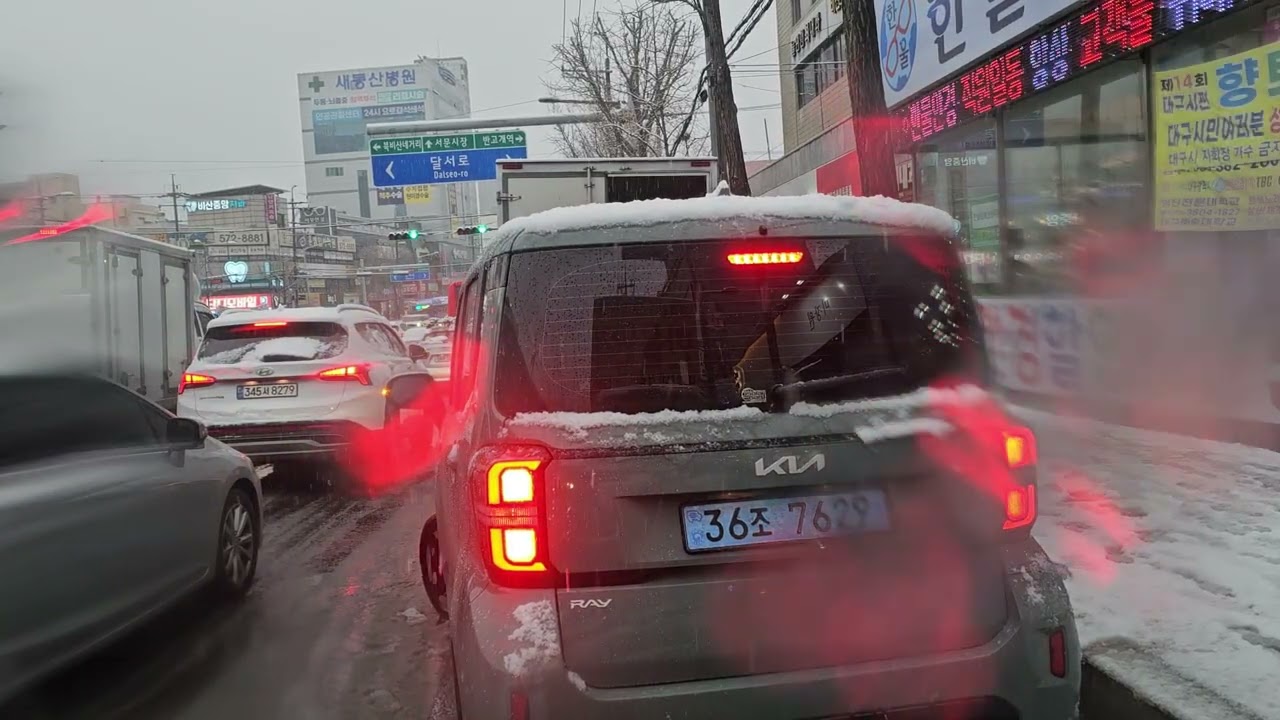 2026년 2월 24일 눈 내리는 대구거리 영상촬영 담았습니다 