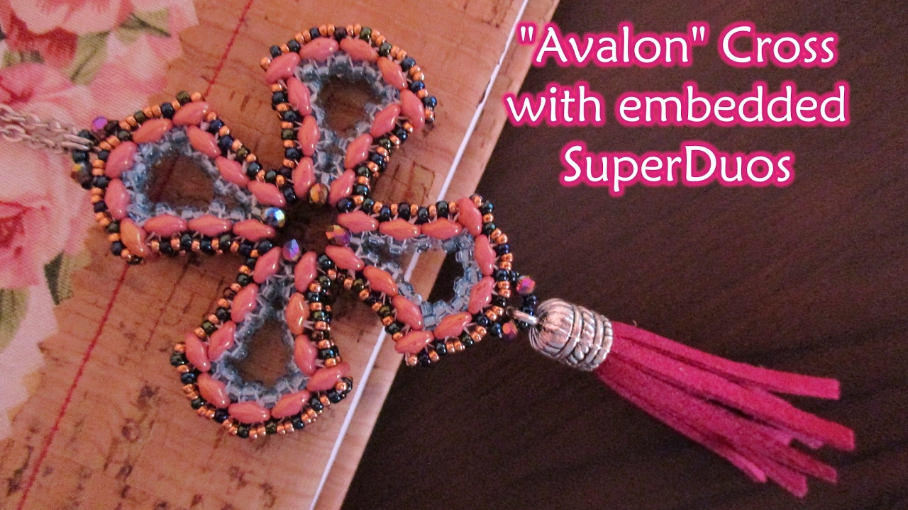 Cross beaded pendant with embedded superduos - Beading Tutorial
