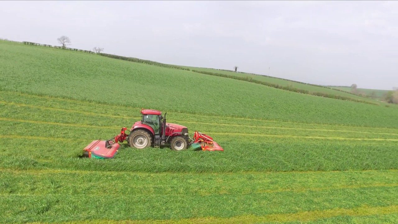 Mowing with a Kverneland 3632 and 3336