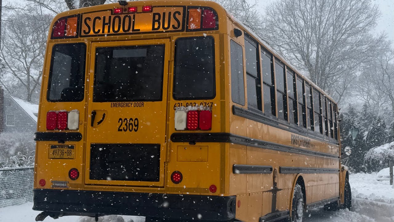 School Bus Spotting in Snowy Conditions!