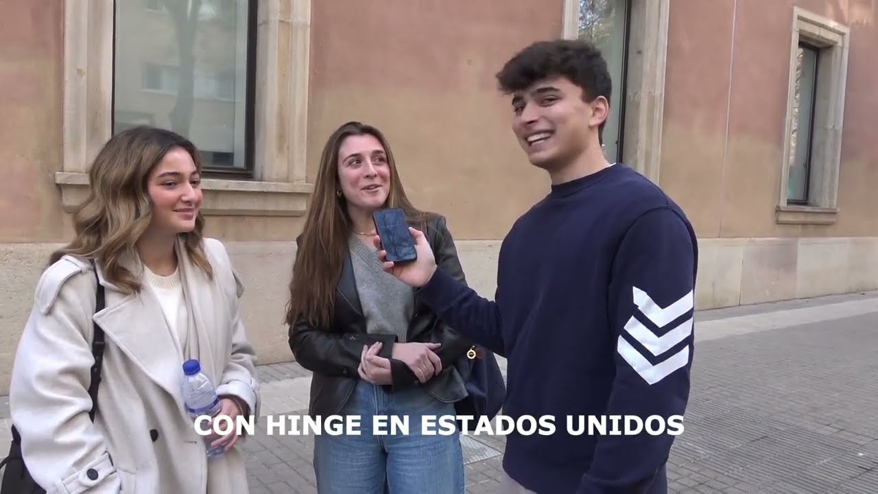 Preguntando A Chicas Que Es Más Atractivo