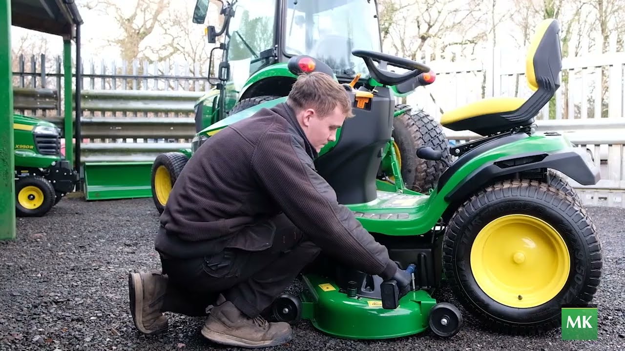 How to Remove the Grass Deflector Plate on a John Deere Ride-on Mower | Masons Kings