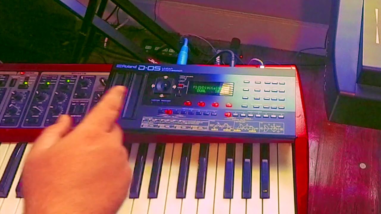 Roland D05 Review/Demo
