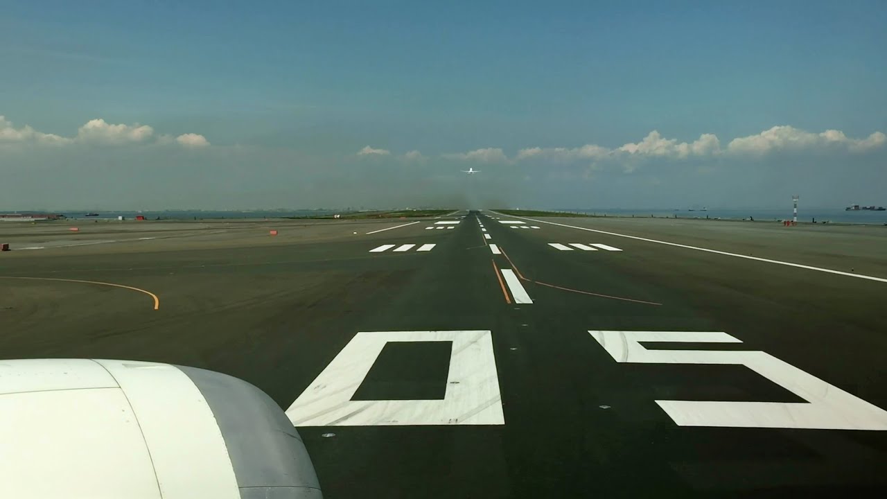 Tokyo Haneda Airport Runway 05 Take-off / 快晴の羽田空港 D滑走路離陸 (ANA 787-8)