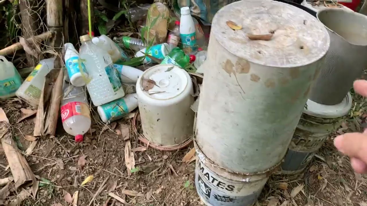 山泉水 石頭縫隙流出來
