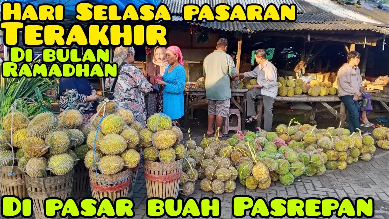 Pengunjung Rame Durian Sedikit di hari pasaran di pasar buah Pasrepan kabupaten Pasuruan Jawa Timur 