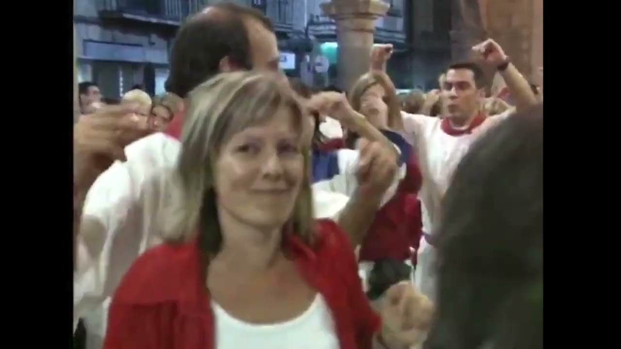 BAILANDO EN LAS ARCADAS - ARKUPEETAN DANTZAN