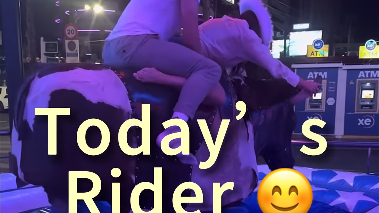 What’s going on the bull 😂😂#bullridinghighlights #viralvideo #benidorm #spain #fun #travel