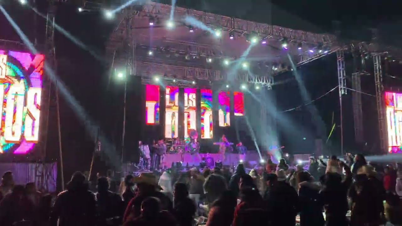 Se descontrola el público en baile de Los Amos en Cuautinchán Puebla 2023