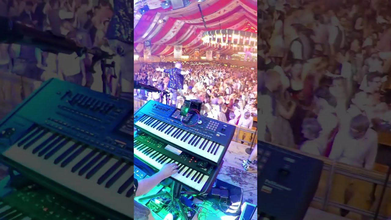Bierzelt aus Keyboarder Perspektive 🤘🏼🎹 #bierzelt #partyband #keyboarder #sternenhimmel